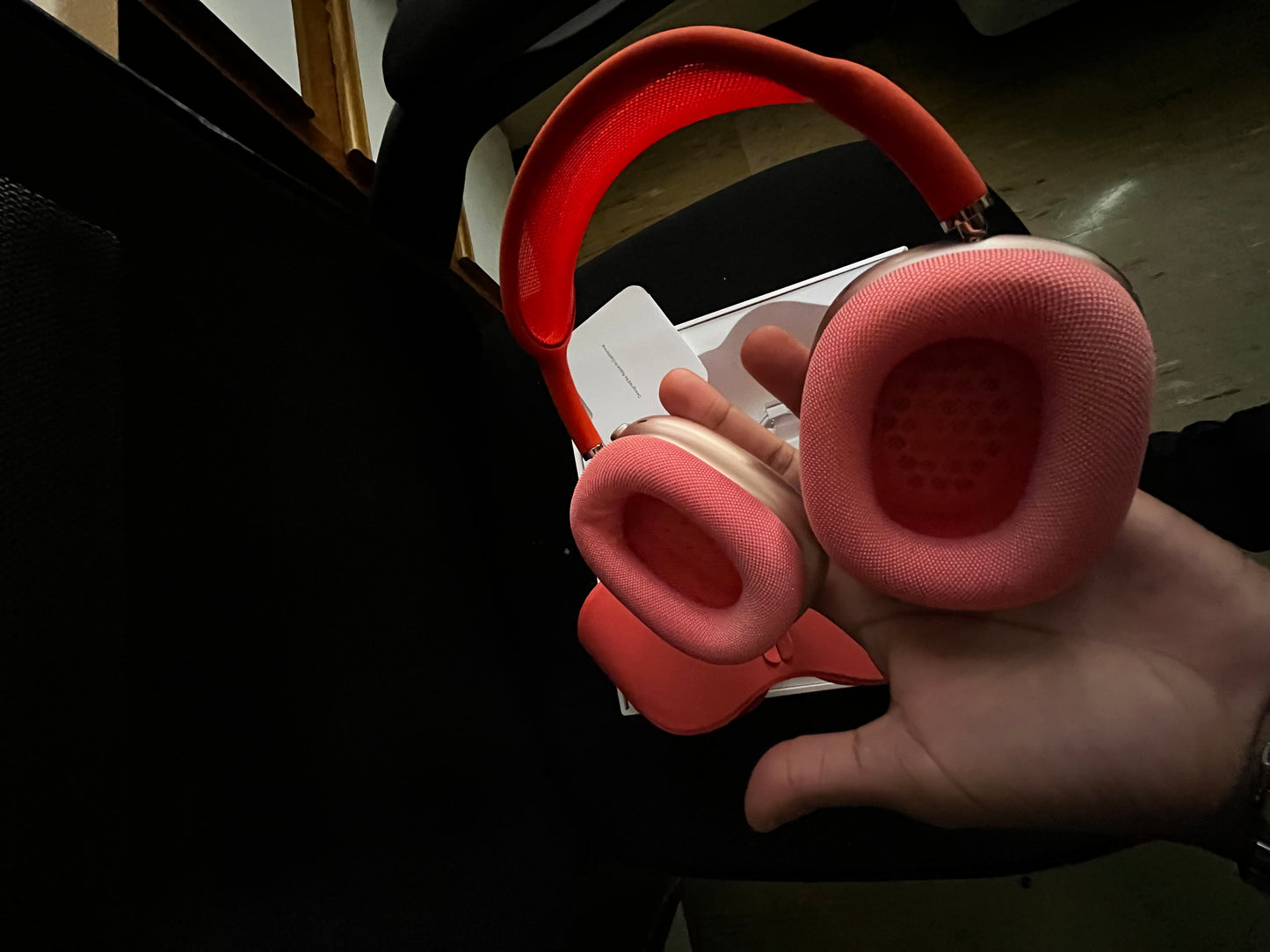 AirPod Max - red
